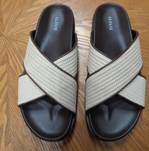 ■Men's Whitter Cream Crossover Strap Sandals NWT Size:11M  Alfani